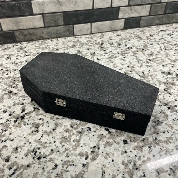 Halloween decoration, coffin with skeleton - Picture 4 of 5